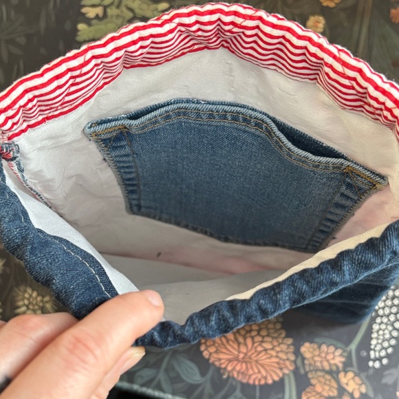 Floral Red Drawstring Bag - Picture 3 of 3